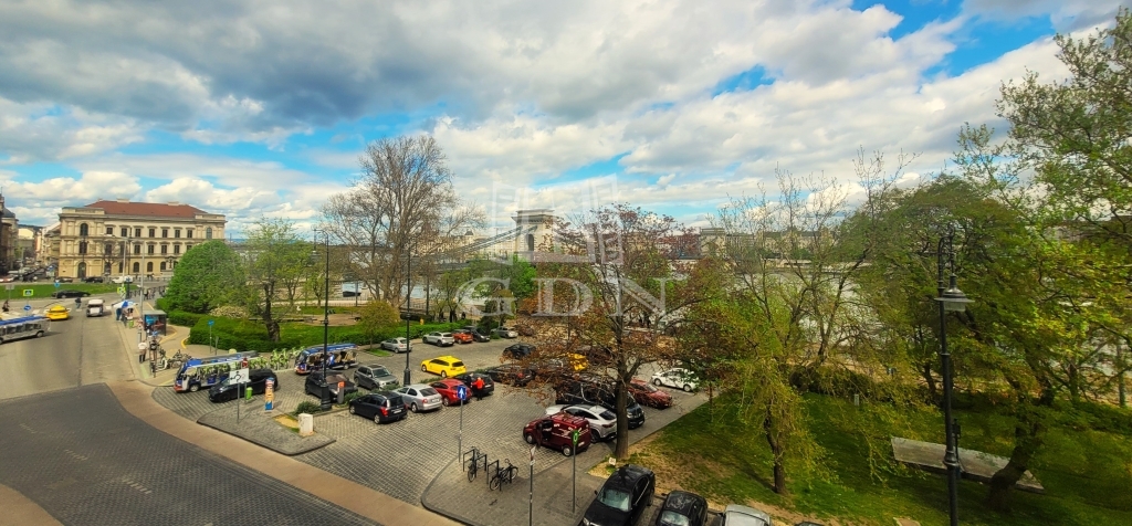 Miete Budapest I. kerület Wohnung (Ziegel)